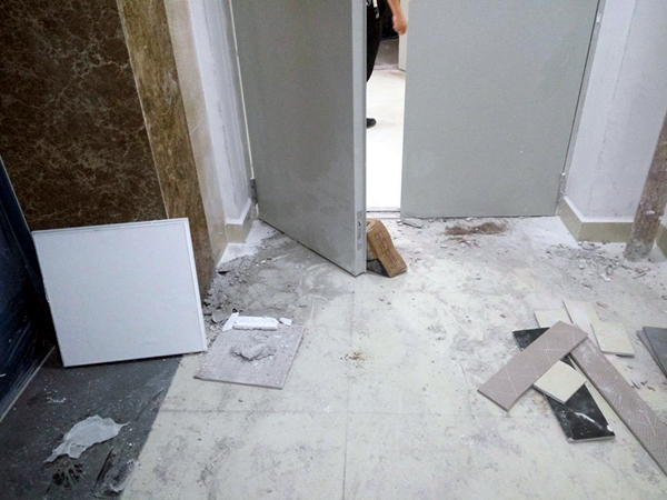 Hà Nội: Háo hức nhận nhà, nhiều cư dân tá hỏa khi chung cư vẫn là... bãi chiến trường - Ảnh 6. Hà Nội: Háo hức nhận nhà, nhiều cư dân tá hỏa khi chung cư vẫn là... bãi chiến trường - Ảnh 6.