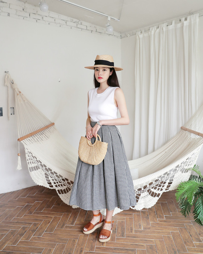 Nằm lòng ngay 3 gợi ý kết hợp này để diện đồ kẻ caro (gingham) thật chuẩn mốt  - Ảnh 12.