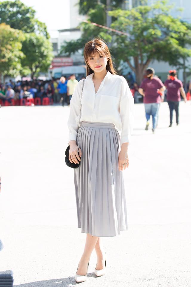 Hà Hồ lạnh lùng với cả cây đen, đối lập Thanh Hằng siêu nữ tính trong street style tuần này - Ảnh 19.