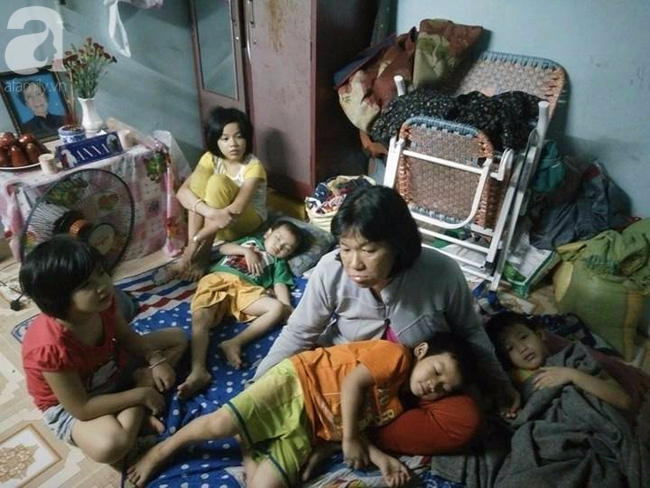 Người mẹ bán vé số vừa thất lạc đứa con út 3 tuổi ở Sài Gòn có tới 11 đứa con - Ảnh 11.