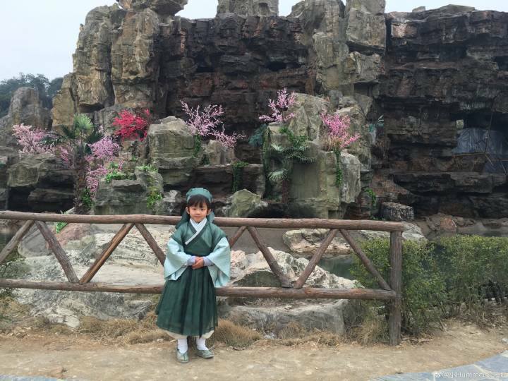 Thập l&yacute; đ&agrave;o hoa đ&atilde; kết th&uacute;c nhưng con trai Dương Mịch vẫn chưa hết hot - Ảnh 5.