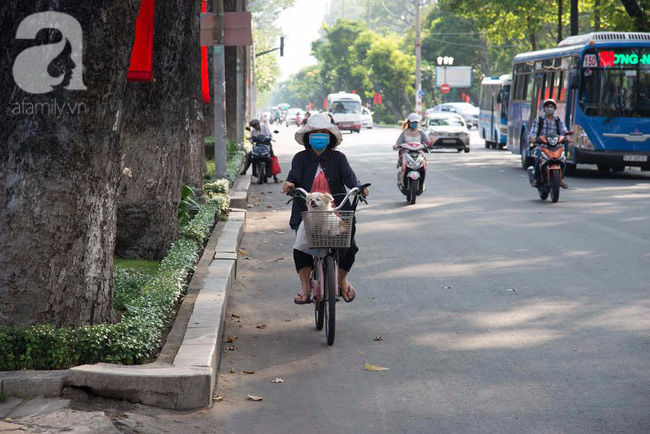 Ngắm đường phố Sài Gòn vừa lạ vừa quen, thưa vắng bất ngờ trong kỳ nghỉ lễ - Ảnh 13.