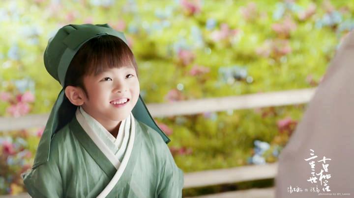 Thập l&yacute; đ&agrave;o hoa đ&atilde; kết th&uacute;c nhưng con trai Dương Mịch vẫn chưa hết hot - Ảnh 7.