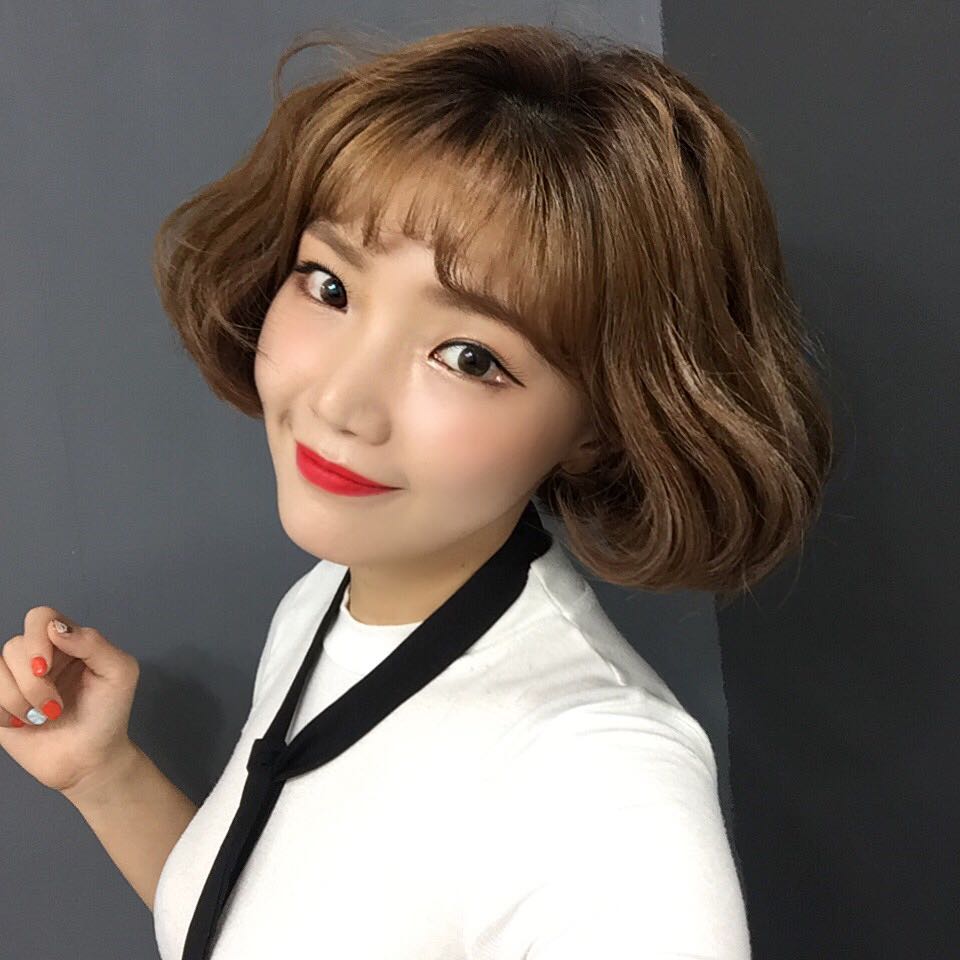 Nếu để t&oacute;c m&aacute;i th&igrave; h&atilde;y uốn xoăn, đảm bảo n&agrave;ng n&agrave;o cũng trẻ ra đến v&agrave;i tuổi - Ảnh 25.