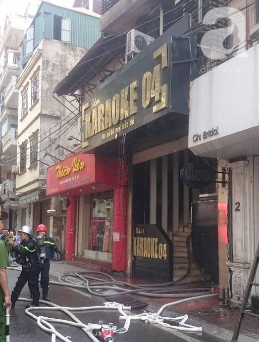 Hà Nội: Cháy quán karaoke 7 tầng, nhân viên tháo chạy xuống đường - Ảnh 3.