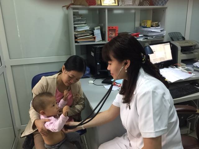 Hà Nội: Các bà mẹ bỉm sữa đứng ngồi không yên vì lại thiếu vắc xin dịch vụ - Ảnh 3.