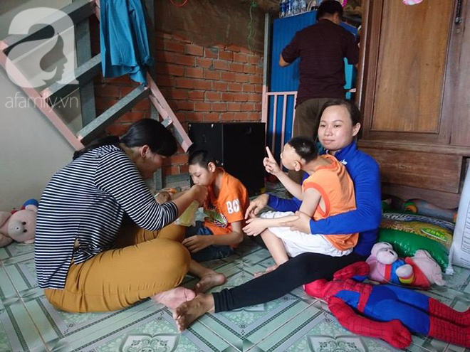 Người cha nuôi hai con bị teo não khẳng định không nói vợ cũ bỏ con và xin lỗi mọi người - Ảnh 1.