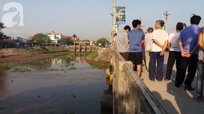 Ninh Bình: Tìm thấy thi thể nạn nhân bị ô tô khách đâm văng xuống sông sau một ngày mất tích - Ảnh 2.
