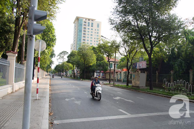 Ngắm đường phố Sài Gòn vừa lạ vừa quen, thưa vắng bất ngờ trong kỳ nghỉ lễ - Ảnh 11.