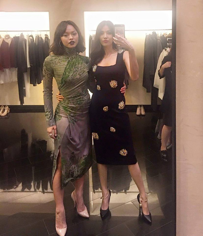 Những ồn ào quanh chuyện phong cách của người đẹp Việt khi dự show thời trang quốc tế - Ảnh 13.
