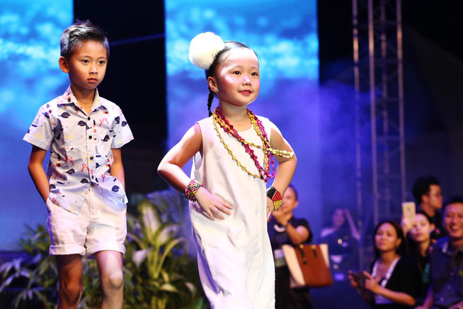 4 nhóc tỳ nhà sao Việt đã đáng yêu nay còn làm mẫu nhí diễn thời trang chuyên nghiệp như ai - Ảnh 12.