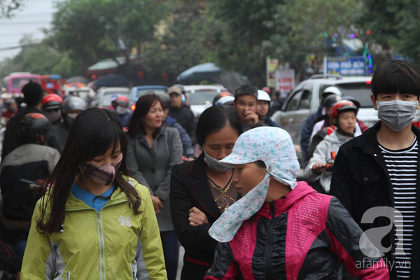 Nam Định: Dân đổ đi chợ Viềng sớm nửa ngày khiến mọi nẻo đường ùn tắc kinh hoàng - Ảnh 9.
