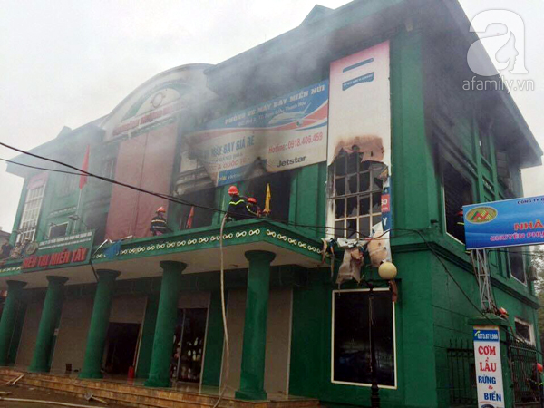 Thanh Hóa: Trung tâm thương mại cháy dữ dội lúc rạng sáng, thiệt hại hàng tỷ đồng - Ảnh 1.