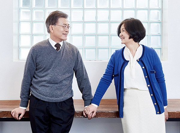 Đến phu nhân tân Tổng thống Hàn Quốc còn cọc đi tìm trâu, thì phụ nữ khi yêu hãy cứ bất chấp - Ảnh 17.
