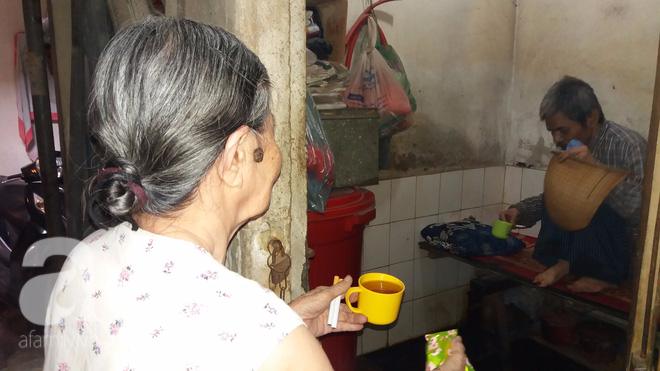 Hà Nội: Giữa thủ đô có một cụ bà 84 tuổi nuôi 2 con tâm thần bằng đồng lương hưu - Ảnh 2.