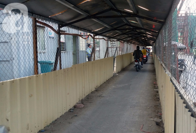 Hà Nội: Thi công đường sắt trên cao, xe máy chui qua hầm sắt  đi tạm - Ảnh 6.