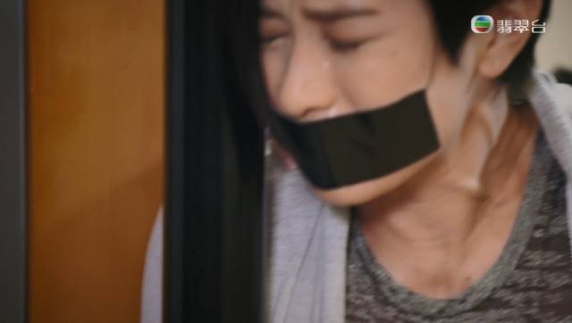 Phim TVB gây sốc với cảnh Xa Thi Mạn bị cưỡng bức trước mặt Mã Quốc Minh - Ảnh 4.