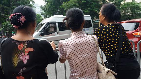 Hành trình 2 năm đi đòi công lý cho con gái bị cụ ông 79 tuổi hiếp dâm của đôi vợ chồng ở Hà Nội - Ảnh 3.