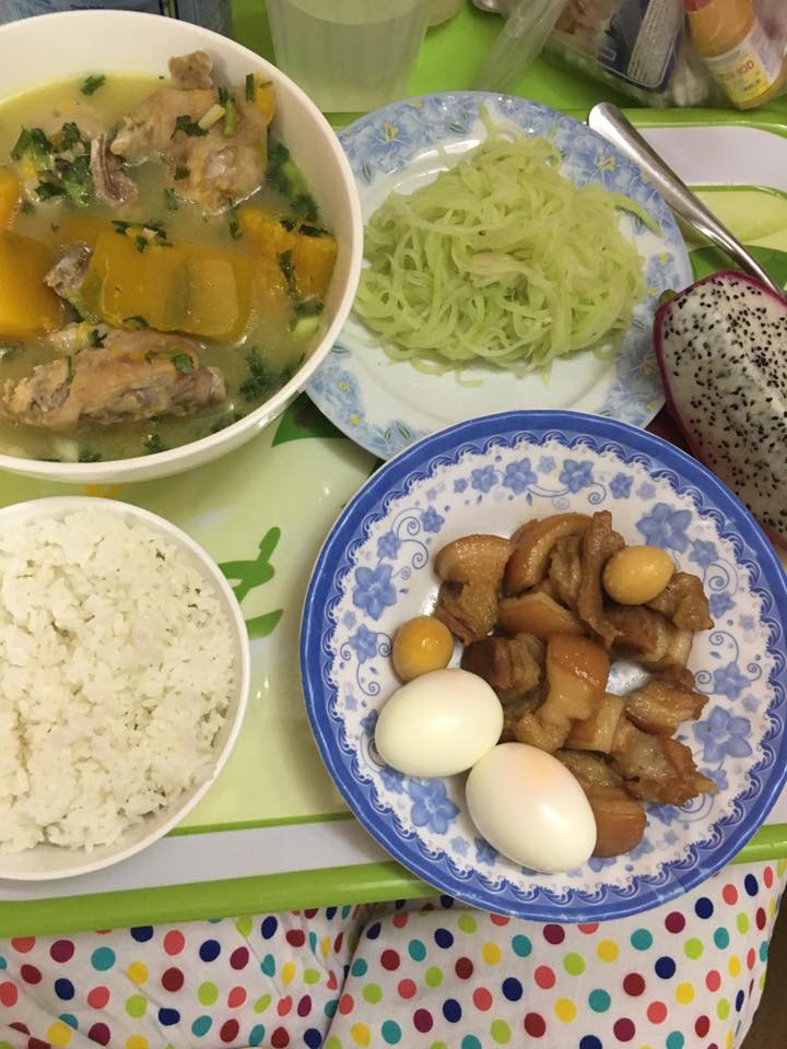 Chị em g&aacute;i như tr&aacute;i cau non, c&ocirc; em sướng nhất vịnh Bắc Bộ được chị g&aacute;i nấu cho cơm ở cữ ngon ph&aacute;t th&egrave;m - Ảnh 7.