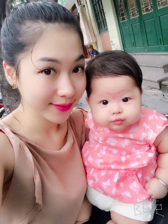 Nghẹn lòng chuyện con gái lấy chồng xa, từ lúc cưới đến lúc đẻ mới về nhà một lần, ông ngoại quý cháu hơn vàng - Ảnh 4.