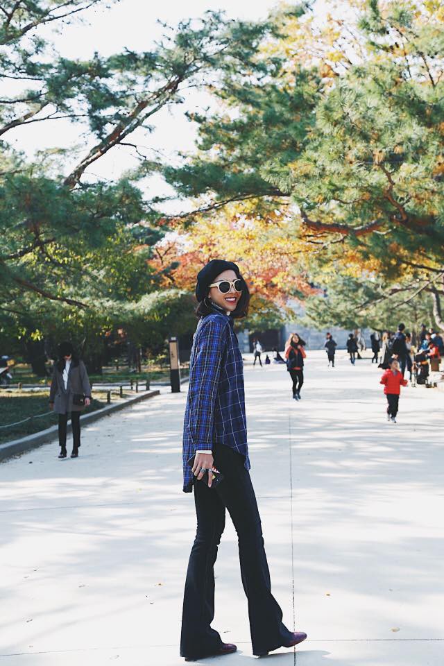 Street style tuần này: Angela Phương Trinh diện váy ôm già chát, Kỳ Duyên nổi bật vì dát hàng hiệu từ đầu tới chân - Ảnh 10. Street style tuần này: Angela Phương Trinh diện váy ôm già chát, Kỳ Duyên nổi bật vì dát hàng hiệu từ đầu tới chân - Ảnh 10.