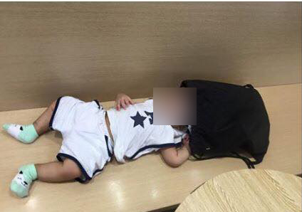 Hà Nội: Bé trai sơ sinh được mẹ đưa vào cửa hàng uống nước bị nhân viên chụp trộm tung lên mạng để câu like  - Ảnh 1.