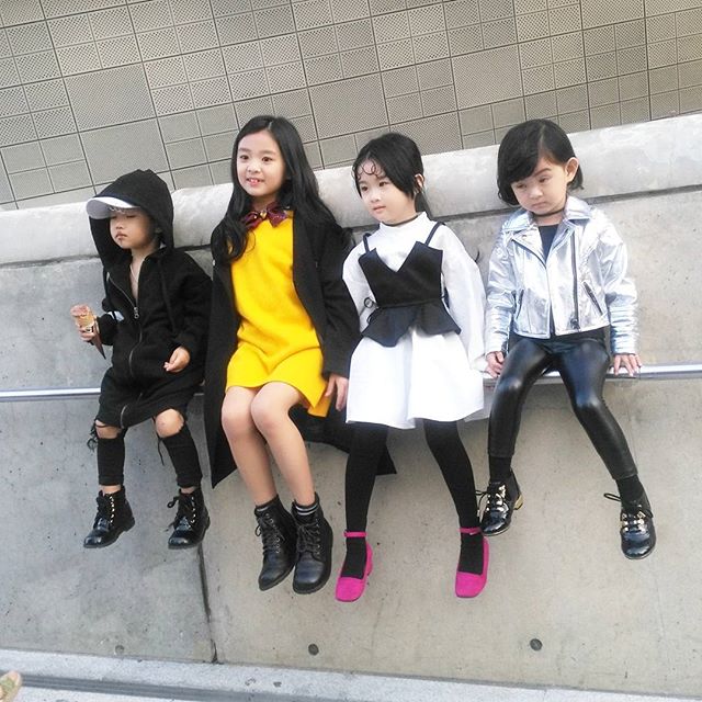 Đến tuần lễ thời trang Seoul, bạn sẽ chết mê với loạt street style chất lừ của các nhóc tì - Ảnh 2.