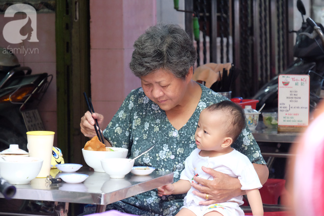 Ở Sài Gòn mà chưa xem xiếc mì, chưa ăn tô sủi cảo Thiệu Ký, bạn vẫn chưa hưởng hết lạc thú chánh hiệu - Ảnh 12.