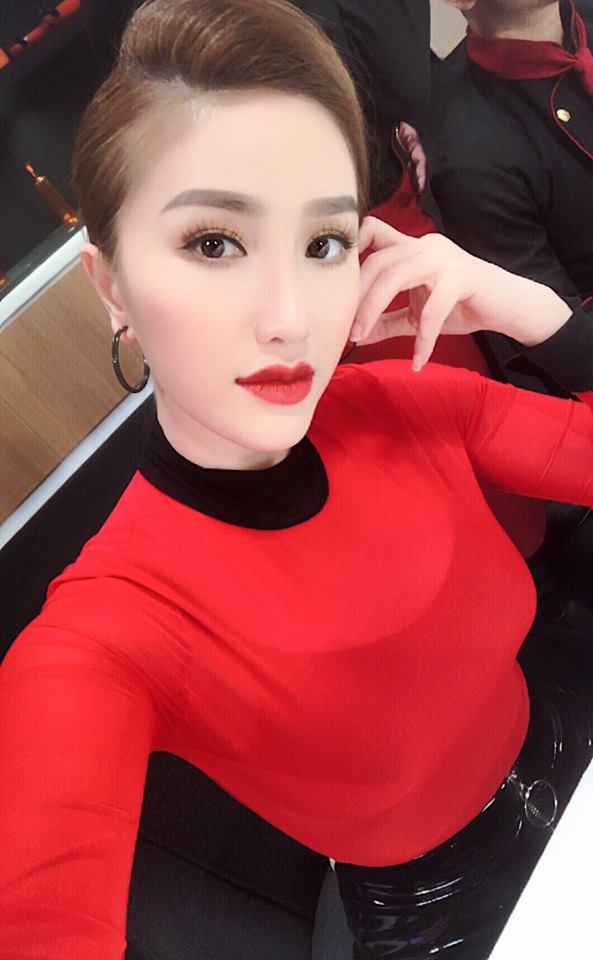 Sao Việt đua nhau diện sắc cam, sắc đỏ “từ trong nhà ra ngoài phố” chào đón mùa lễ hội - Ảnh 6. Sao Việt đua nhau diện sắc cam, sắc đỏ “từ trong nhà ra ngoài phố” chào đón mùa lễ hội - Ảnh 6.