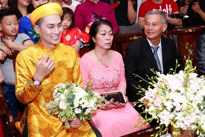 Cận cảnh đám cưới lộng lẫy của cô dâu Lâm Khánh Chi và chồng kém 8 tuổi - Ảnh 12.