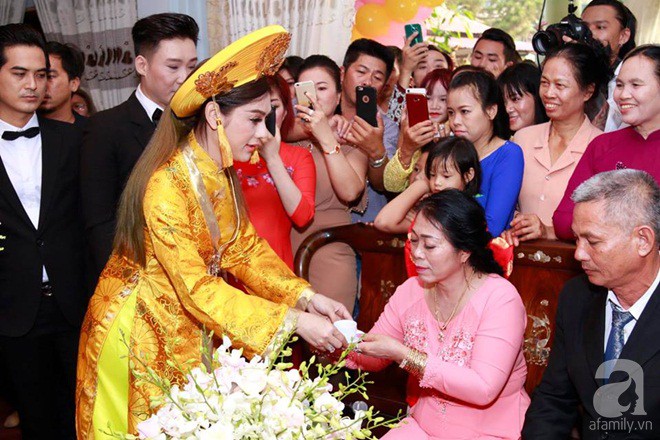 Cận cảnh đám cưới lộng lẫy của cô dâu Lâm Khánh Chi và chồng kém 8 tuổi - Ảnh 14.