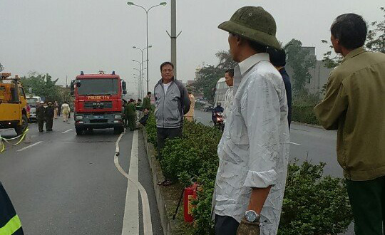 Thái Bình: Dừng xe bên đường kiểm tra lốp bị xe tải húc vào, 2 người chết - Ảnh 3.