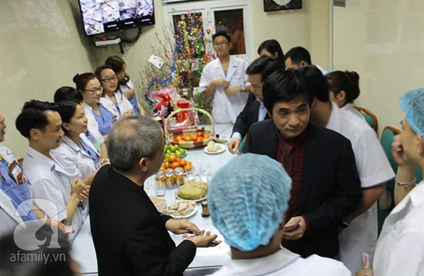 Hà Nội: Một bệnh nhân ngộ độc do uống nhầm rượu xoa bóp trong đêm giao thừa - Ảnh 2. Hà Nội: Một bệnh nhân ngộ độc do uống nhầm rượu xoa bóp trong đêm giao thừa - Ảnh 2.