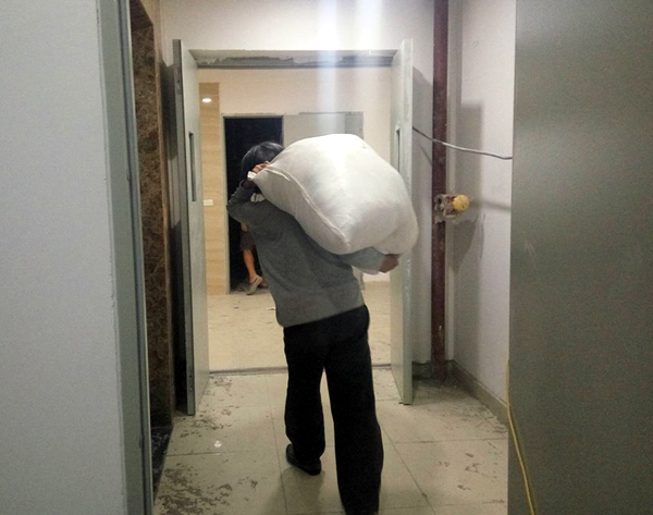 Hà Nội: Háo hức nhận nhà, nhiều cư dân tá hỏa khi chung cư vẫn là... bãi chiến trường - Ảnh 10. Hà Nội: Háo hức nhận nhà, nhiều cư dân tá hỏa khi chung cư vẫn là... bãi chiến trường - Ảnh 10.