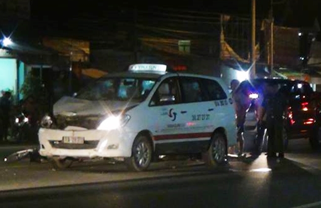 Bình Dương: Nữ công nhân bị taxi kéo lê 30 mét chết thảm khi vừa tan ca trở về nhà - Ảnh 2.