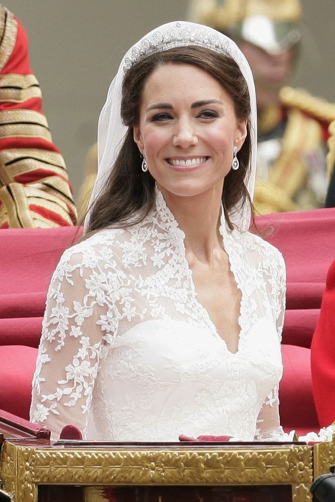 Những món trang sức hoàng gia đắt giá của công nương Kate Middleton | Tạp  chí điện tử thương gia