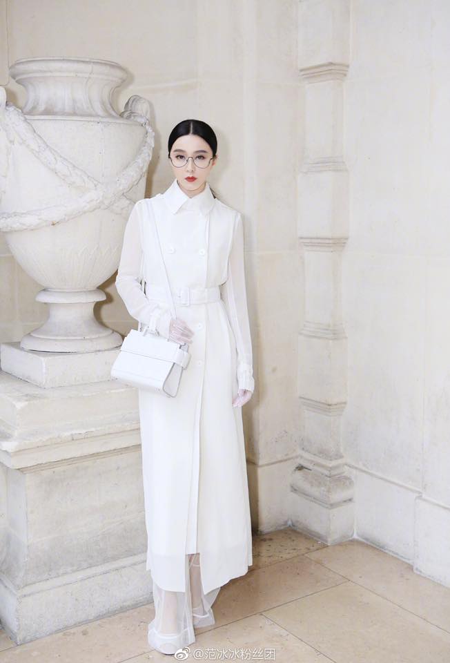 Phạm Băng Băng đẹp xuất sắc trong loạt ảnh không qua chỉnh sửa tại Paris Fashion Week - Ảnh 3. Phạm Băng Băng đẹp xuất sắc trong loạt ảnh không qua chỉnh sửa tại Paris Fashion Week - Ảnh 3.