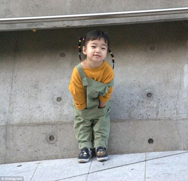 Ai là nhân vật đứng phía sau những nhóc tỳ sành điệu tại Tuần lễ thời trang Seoul - Ảnh 10.