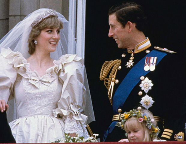Bật mí loại nước hoa mà công nương Kate, Diana và nữ hoàng Elizabeth II sử dụng trong ngày cưới - Ảnh 5.