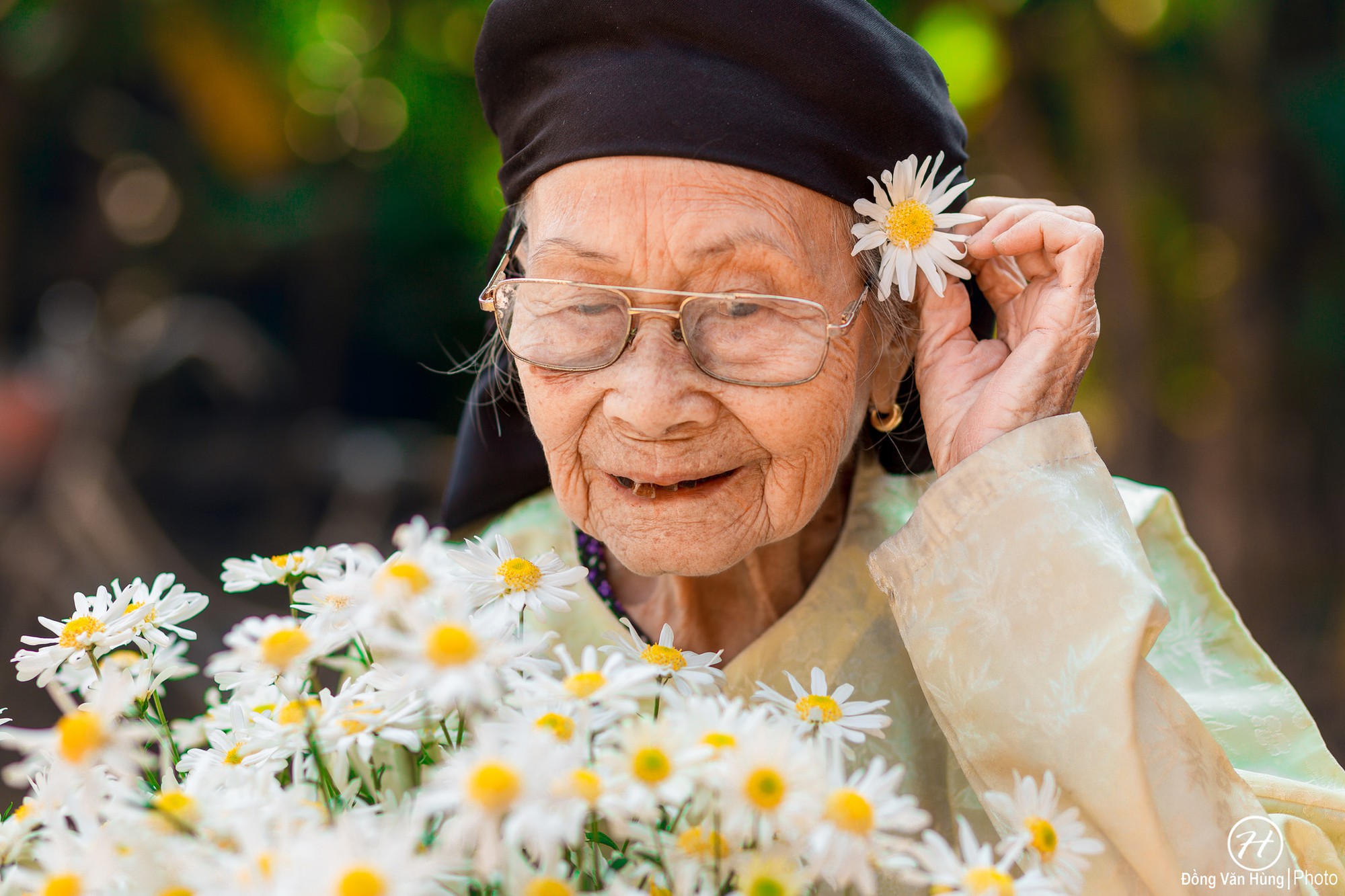 Прекрасной долгой жизни. Красивые долгожители. Счастливые долгожители. Долгожители картинки. Долгожители больше 100 лет.