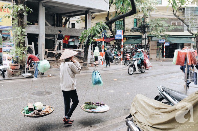 Hà Nội đẹp lãng mạn trong gió lạnh đầu đông - Ảnh 4.