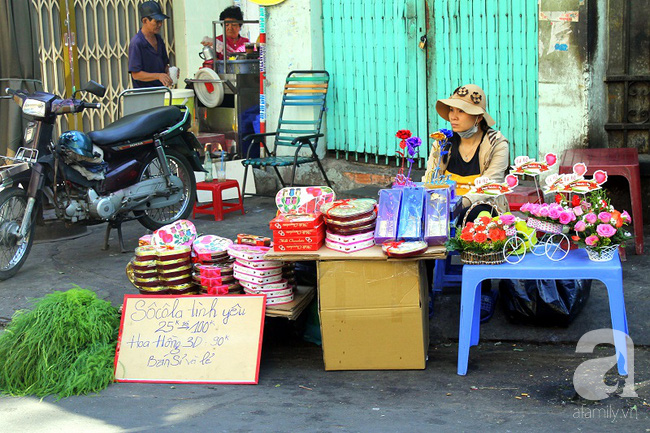 Bất ngờ với giá hoa ngày lễ Valentine tại Sài Gòn: Ít người mua, giá còn rẻ hơn ngày thường - Ảnh 11.