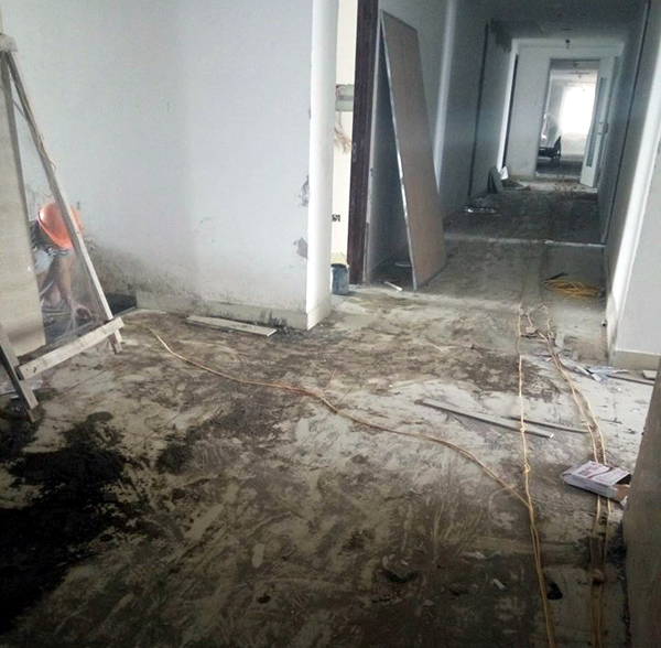 Hà Nội: Háo hức nhận nhà, nhiều cư dân tá hỏa khi chung cư vẫn là... bãi chiến trường - Ảnh 4. Hà Nội: Háo hức nhận nhà, nhiều cư dân tá hỏa khi chung cư vẫn là... bãi chiến trường - Ảnh 4.