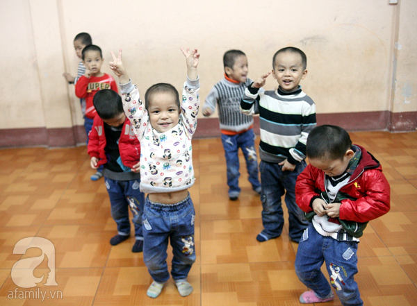 Quảng Ninh: 8 bé trai từng bị bán sang Trung Quốc đã tìm được gia đình mới - Ảnh 2.