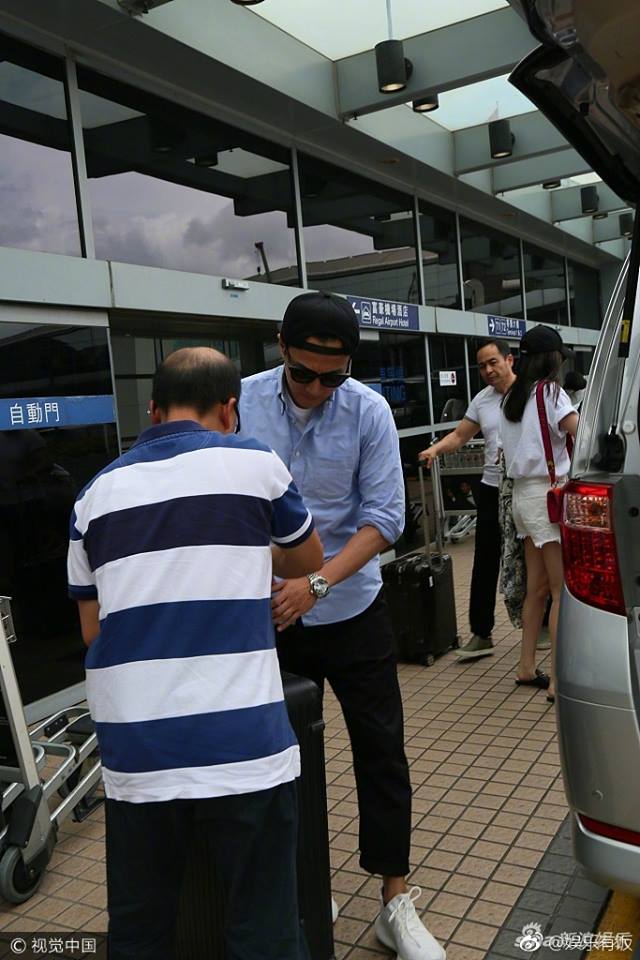 Lưu Khải Uy hồ hởi ra sân bay đón bố mẹ vợ sang sinh nhật cháu gái - Ảnh 7.