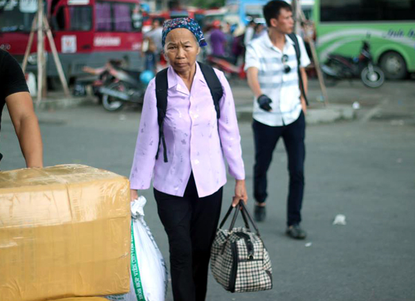 Hà Nội: Kết thúc ngày nghỉ lễ, giao thông Thủ đô ùn ứ nhưng dễ thở hơn nhiều lần so với trước - Ảnh 16.