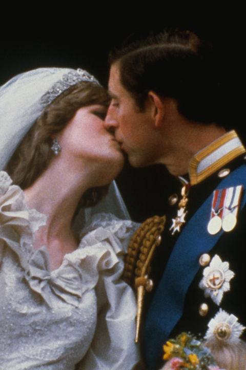Những bí mật chưa từng được công bố chính thức về chiếc váy cưới huyền thoại của Công nương Diana - Ảnh 4.