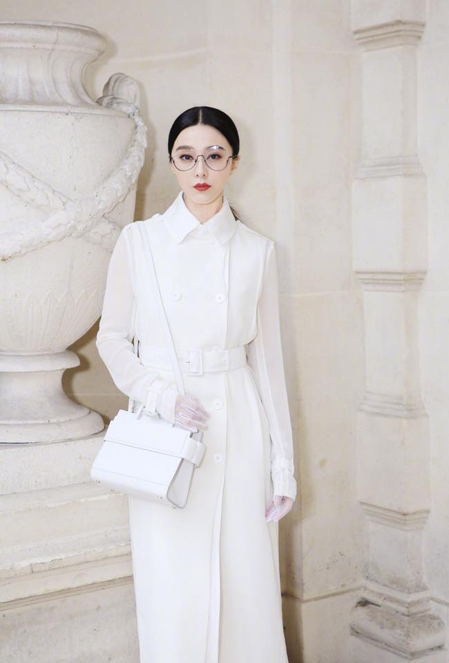 Phạm Băng Băng đẹp xuất sắc trong loạt ảnh không qua chỉnh sửa tại Paris Fashion Week - Ảnh 4. Phạm Băng Băng đẹp xuất sắc trong loạt ảnh không qua chỉnh sửa tại Paris Fashion Week - Ảnh 4.
