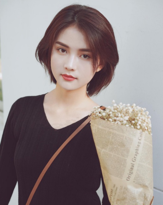 Hot girl Trung Quốc lộ mặt mộc già như bà thím trên livestream khiến các fan cuồng tá hỏa - Ảnh 3. Hot girl Trung Quốc lộ mặt mộc già như bà thím trên livestream khiến các fan cuồng tá hỏa - Ảnh 3.