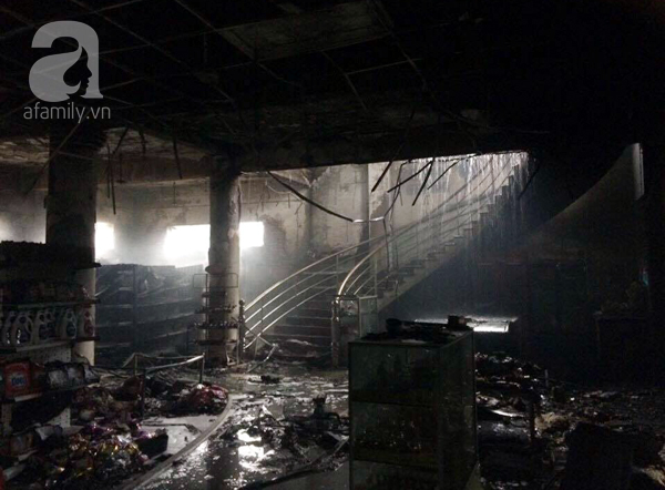 Thanh Hóa: Trung tâm thương mại cháy dữ dội lúc rạng sáng, thiệt hại hàng tỷ đồng - Ảnh 3.
